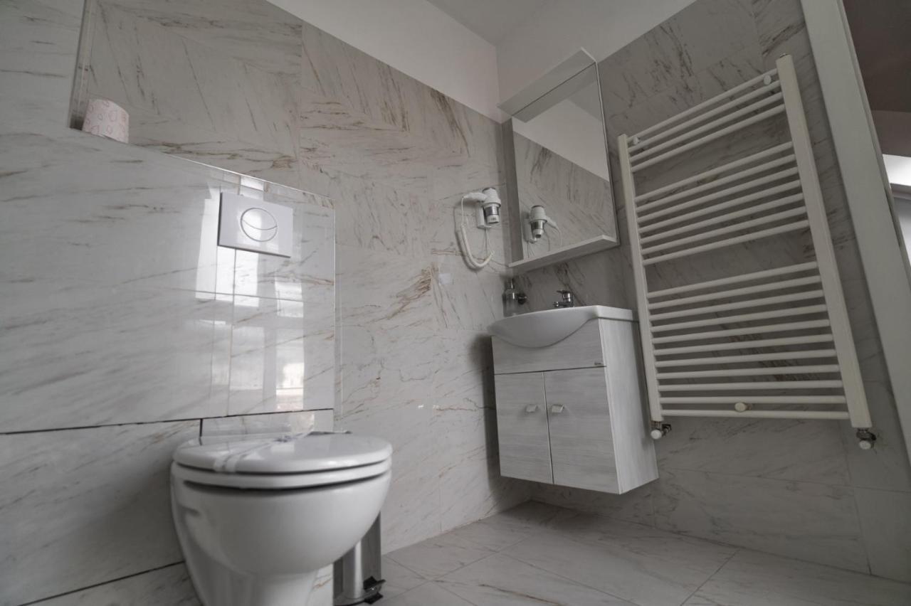 Camere De Inchiriat Elisei Timişoara Exterior foto